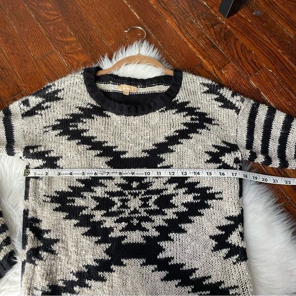 Black & Cream Cozy Sweater Size Large - Picture 5 of 6